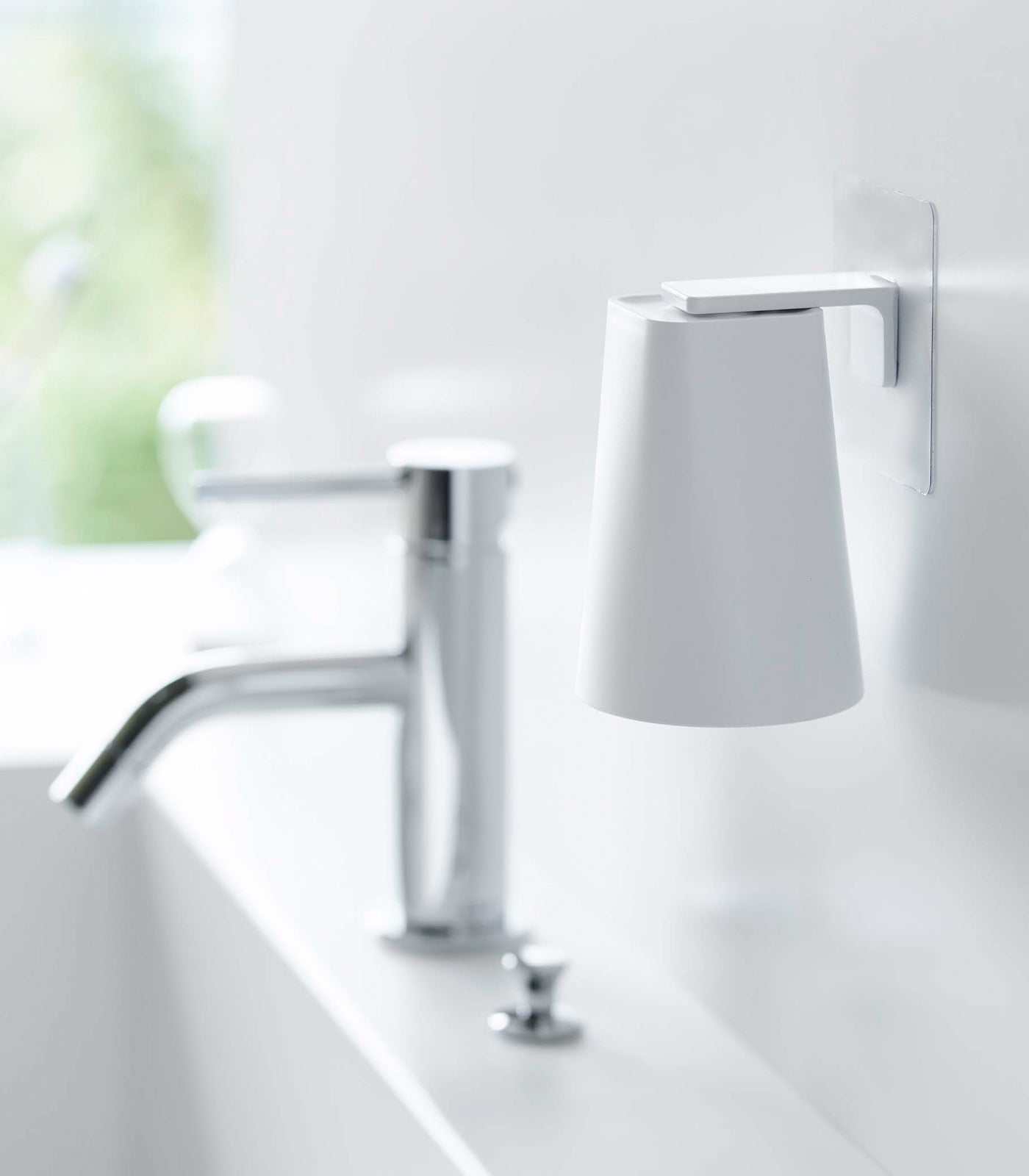 Wand-Seifenspender mit Nachfüllöffnung