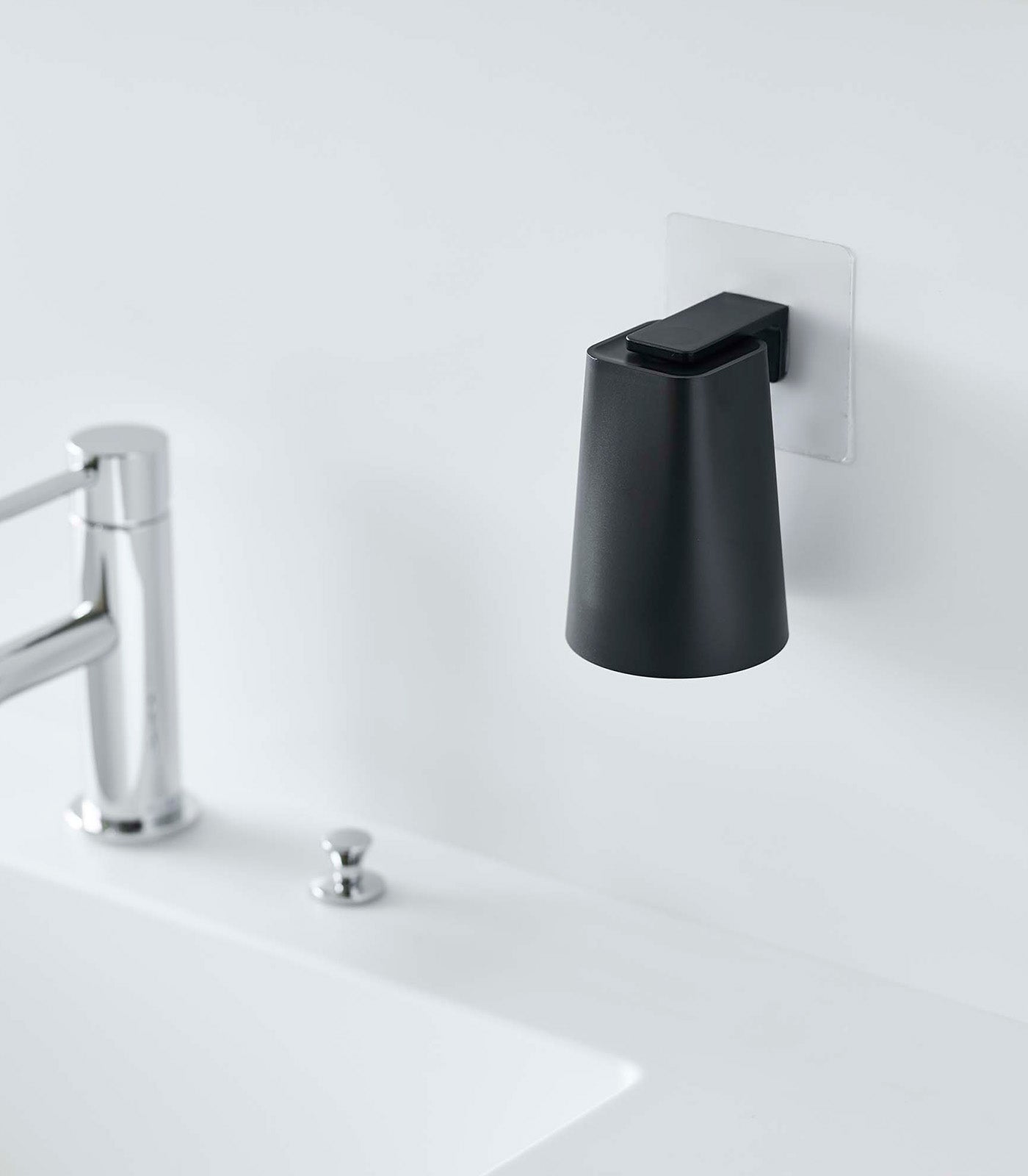 Wand-Seifenspender mit Nachfüllöffnung